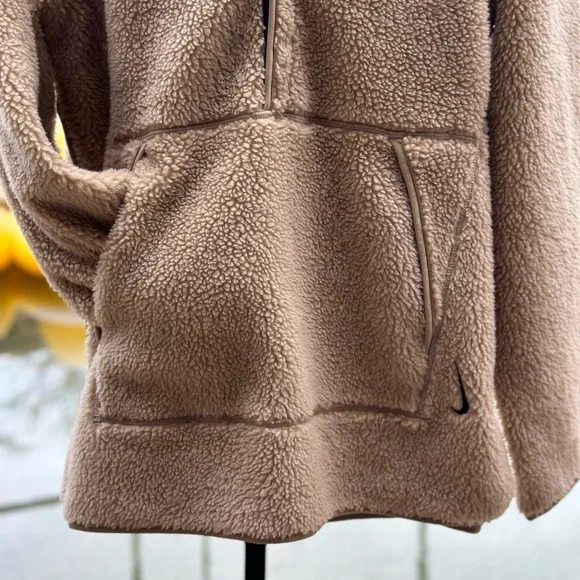 Nike Men's Therma Fit Yoga Sweatshirt Pullover M Brown - New with Tags - Picture 7 of 9